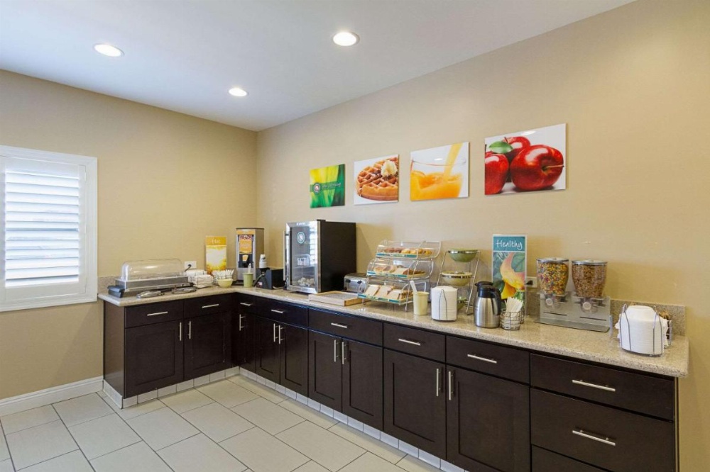 Quality Inn & Suites Huntington Beach Image 26